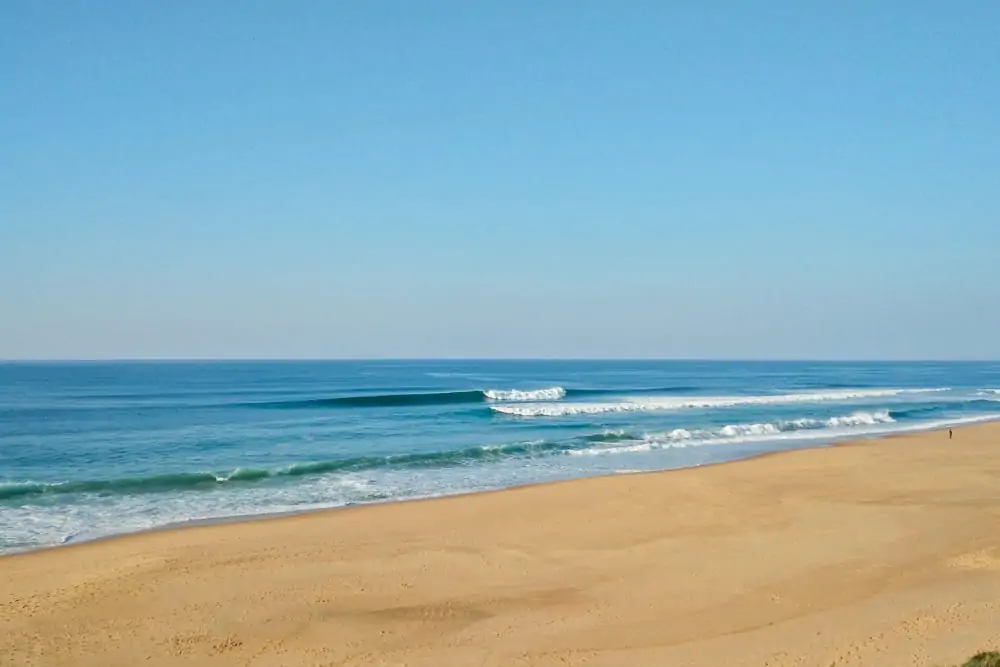 The beach break Foz do Sizandro with good surf conditions